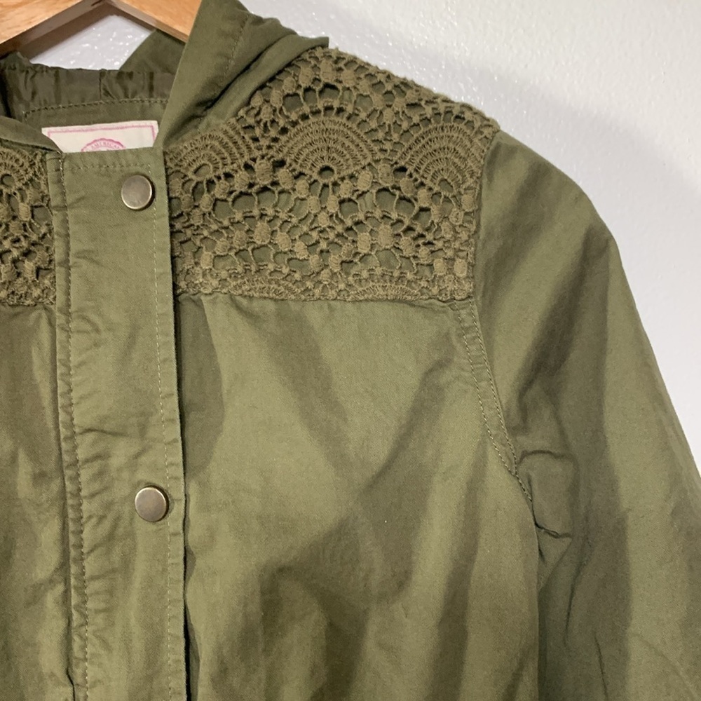 SO Kids Girls Dark Green Crochet Military Hooded Jacket Size 10/12 - Picture 2 of 5